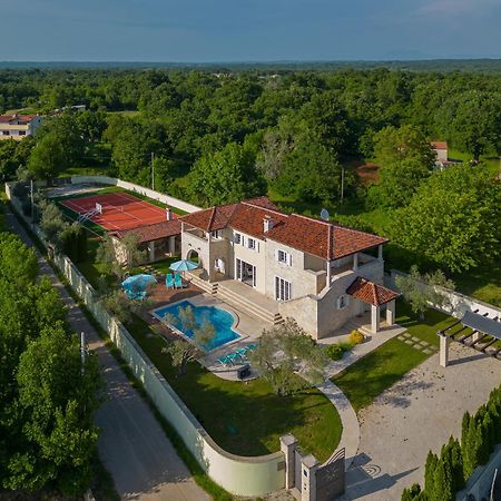 Villa Ortensia Mit Beheiztem Pool By Istrialux Svetvincenat Exterior photo